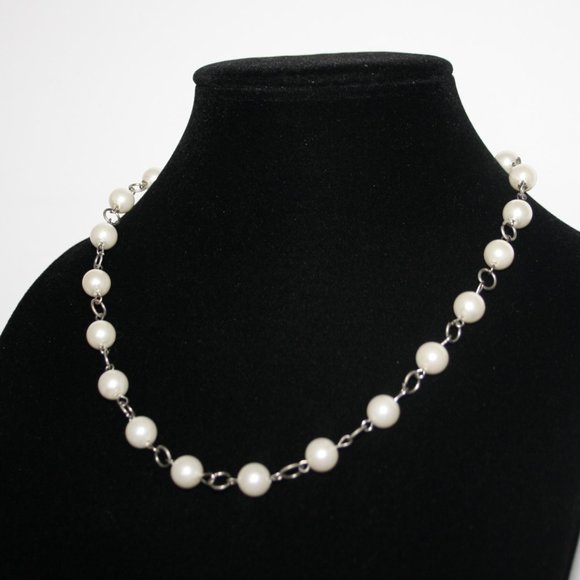 Modern silver and pearl necklace 20"